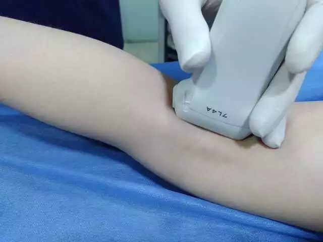 Equipo bioseguridad para realizar ecografía