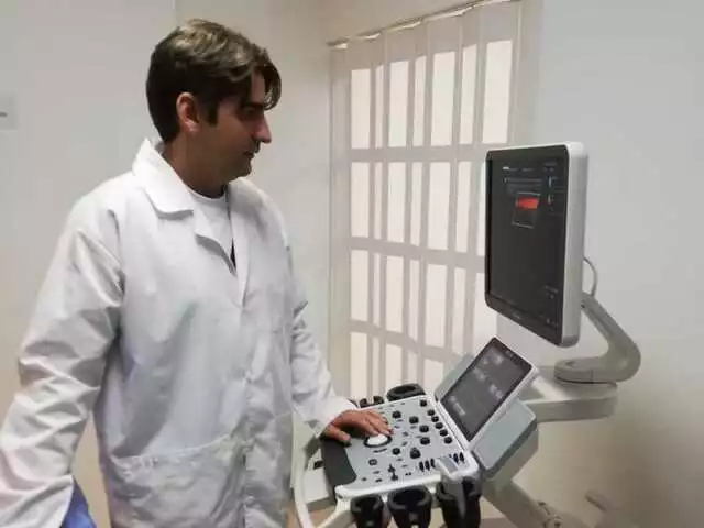 Equipo bioseguridad para realizar ecografía